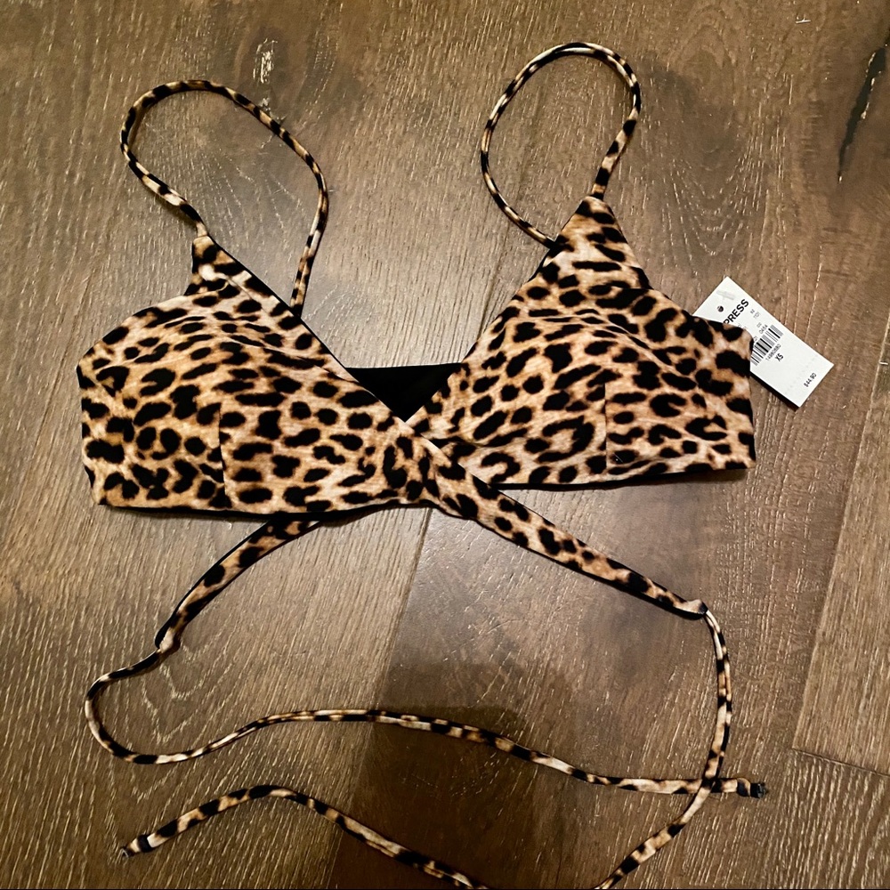 NWT reversible bikini top!